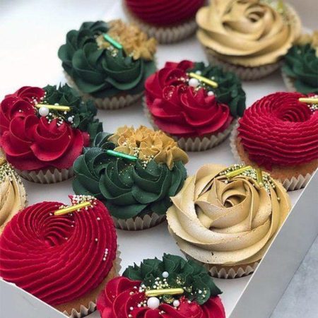 CHRISTMAS THEMED CUPCAKES